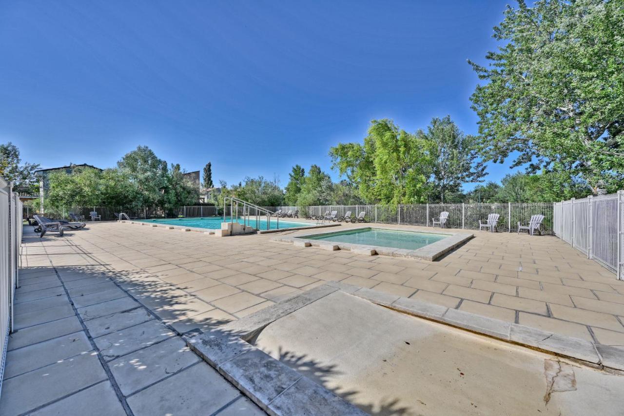 Le Petit Bonheur - Place Parking Privee - Clim - Terrasse - Piscine Partagee - Proche Parc Spirou Saint-Saturnin-lès-Avignon المظهر الخارجي الصورة