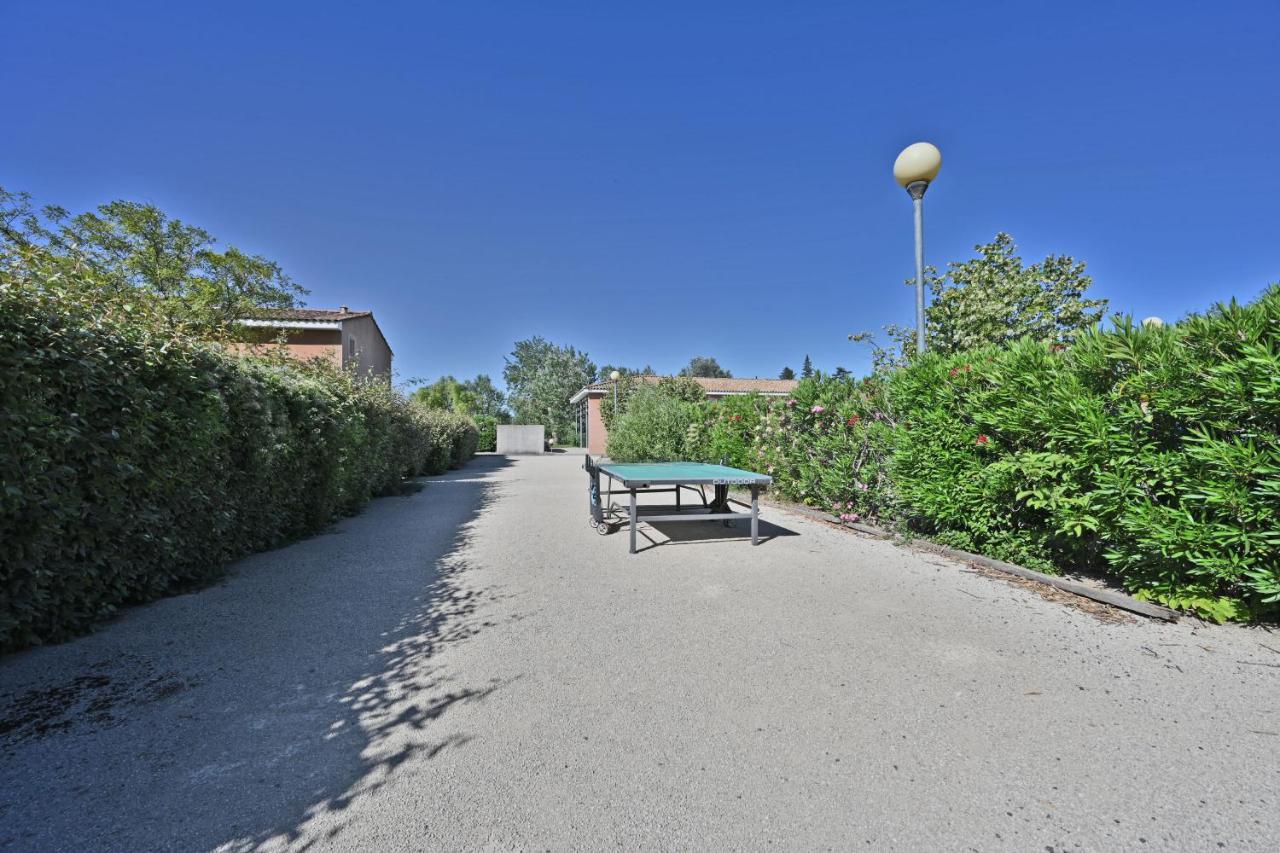 Le Petit Bonheur - Place Parking Privee - Clim - Terrasse - Piscine Partagee - Proche Parc Spirou Saint-Saturnin-lès-Avignon المظهر الخارجي الصورة